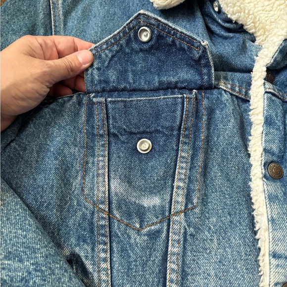 Vintage Levi’s 46R Sherpa-Lined Jean Jacket – Classic & Cozy - Picture 8 of 13
